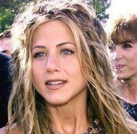 Cet homme POLITIQUE veut KIDNAPPER JENNIFER ANISTON ?! 
