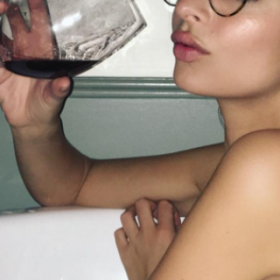EMILY RATAJKOWSKI : voilà POURQUOI il faut se mettre à POILS sur INSTAGRAM