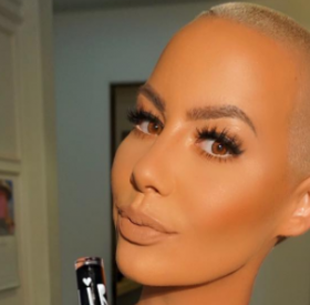 AMBER ROSE dévoile FIÈREMENT son ÉPILATION du PUBIS