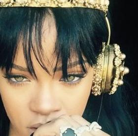 ALERTE ! RIHANNA chante comme un PERROQUET !