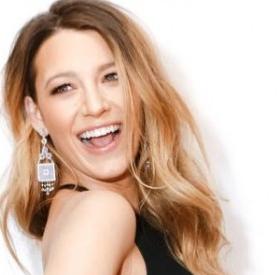 BLAKE LIVELY parle de son CORPS post-ACCOUCHEMENT