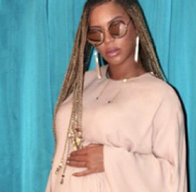 BEYONCE : elle ACCOUCHE à la MAISON ?!?