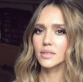 JESSICA ALBA : enceinte et sans TABOU