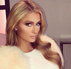 PARIS HILTON n'est plus BLONDE du TOUT !!! #Ouuuuuuuh