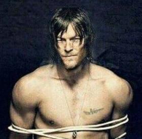 THE WALKING DEAD : DARYL complétement NU dans la nouvelle saison !
