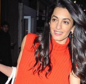 AMAL CLOONEY : un BABY BUMP de plus en plus DIFFICILE à CACHER !
