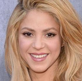 SHAKIRA a dit ADIEU à sa CRINIÈRE BLONDE !