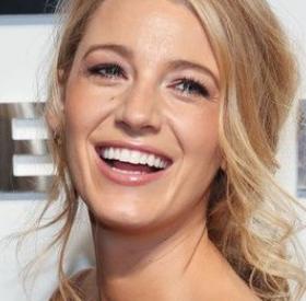 BLAKE LIVELY : cette ACTRICE STAR est sa BABY SITTER ?! 