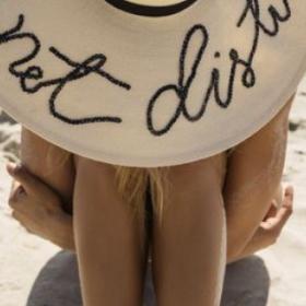 VOICI la COULEUR de MAILLOT DE BAIN la plus FLATTEUSE pour VOUS