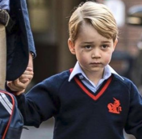 Devinez quel RÔLE a joué le PRINCE GEORGE dans la CRÈCHE VIVANTE de son ÉCOLE ?