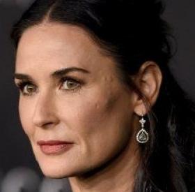 DEMI MOORE a PERDU ses DENTS !