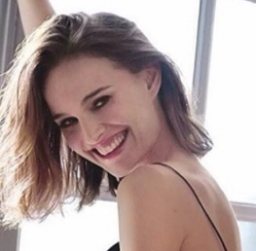 NATALIE PORTMAN : son SOSIE ABSOLU est... un HOMME ?!