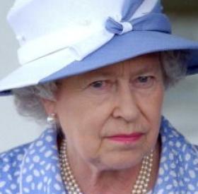 La REINE d'ANGLETERRE est RESTÉE au LIT pour NOËL !