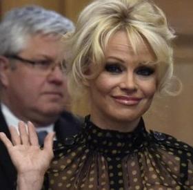 PAMELA ANDERSON : son FILS est de plus en plus CANON #OnNeS'enRemetPas