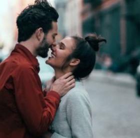 Vous ne DEVINEREZ JAMAIS quels sont les SURNOMS AMOUREUX FAVORIS des FRANÇAIS !
