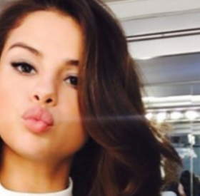 SURPRIIIISE : SELENA GOMEZ a CHANGÉ DE TÊTE !