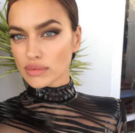 IRINA SHAYK affiche son VENTRE déjà ULTRA PLAT après BÉBÉ