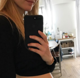 ALERTE BÉBÉ : ce TOP ENCEINTE SEPT MOIS après son ACCOUCHEMENT