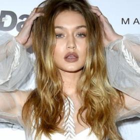 GIGI HADID a mis une CULOTTE de GRAND-MÈRE (et ça se voit !)