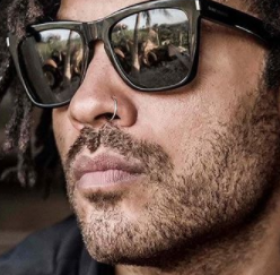 LENNY KRAVITZ : AMOUREUX d'une SUUUUUPER jeunette !