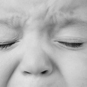 LAISSER PLEURER UN BÉBÉ : GROS DANGER pour sa future santé mentale ?