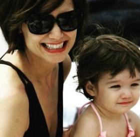 KATIE HOLMES et SURI : le nouveau SELFIE qui nous fait VOIR DOUBLE !