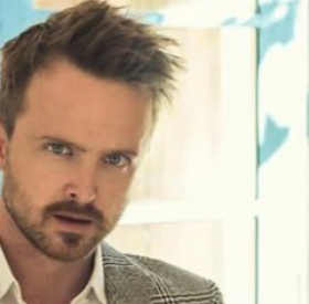 AARON PAUL dévoile le BABY BUMP de sa FEMME 