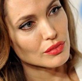 ANGELINA JOLIE : elle CHANGE d'AVIS sur le DIVORCE ?!?!