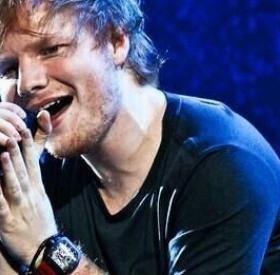 ED SHEERAN est FIANCÉÉÉÉÉÉÉ !