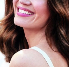 Cette ACTRICE STAR est FIANCÉE !