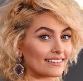 PARIS JACKSON a un NOUVEAU BOYFRIEND BEAUUUCOUP plus VIEUX et UUUULTRA CANON