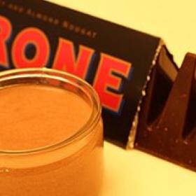 EN FAIT, c'est comme ça qu'on doit casser son TOBLERONE !