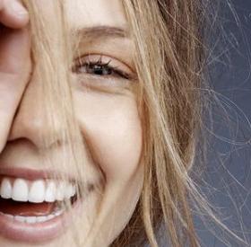 BEAUTÉ : l'ingrédient MIRACLE pour faire DISPARAÎTRE les CERNES !