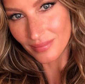 DINGUE : GISELE BÜNDCHEN se met à la CHANSON !