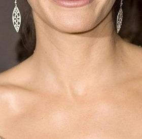 Cette STAR de 49 ANS est la PLUS BELLE FEMME du MONDE !