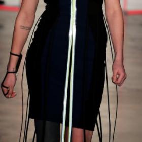 Elle a perdu une JAMBE et elle défile à la FASHION WEEK