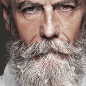 Un FRANÇAIS de 60 ANS devenu MANNEQUIN STAR aux ÉTATS-UNIS