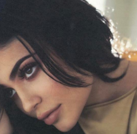 KYLIE JENNER se BRÛLE les CHEVEUX ! #C'estLeDrame