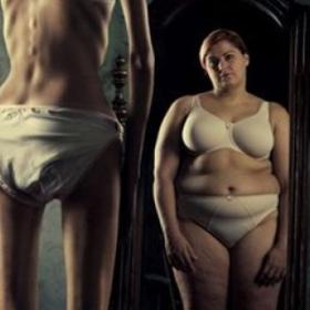 DANGER : elle décide de ne manger QUE DES LEGUMES et PERD 44 KG