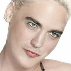 CHOC ! Robert Pattinson a CHANGE DE SEXE