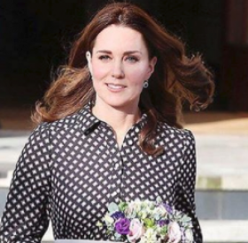 KATE MIDDLETON promène son BABY BUMP !