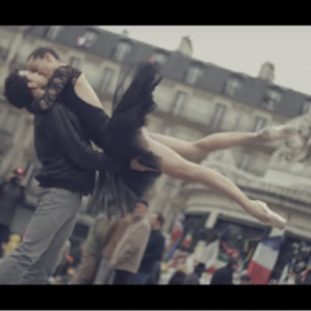 La VIDÉO qui célèbre PARIS, ville de l'AMOUR