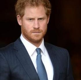 ALERTE CLICKBAIT : PRINCE HARRY, ELLE a DIT OUIIIIII ! 