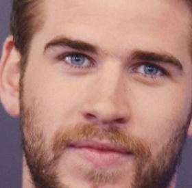 LIAM HEMSWORTH en plein SURF : CHAUD CHAUD CHAUD !