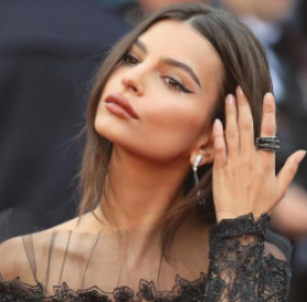 SCOOP : EMILY RATAJKOWSKI couvre cette PARTIE INSOLITE de son CORPS !