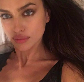 IRINA SHAYK SUBLIME en BIKINI après son ACCOUCHEMENT !