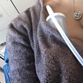 Cette MAMAN s'est vue offrir un traitement ROYAL par une compagnie AÉRIENNE