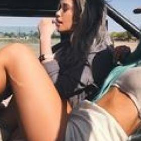 Retour sur la CICATRICE BUZZ de KYLIE JENNER