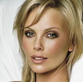 L'INCROYABLE prise de POIDS de CHARLIZE THERON !