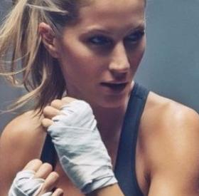 GISELE BÜNDCHEN : une nouvelle CARRIÈRE de BOXEUSE ?